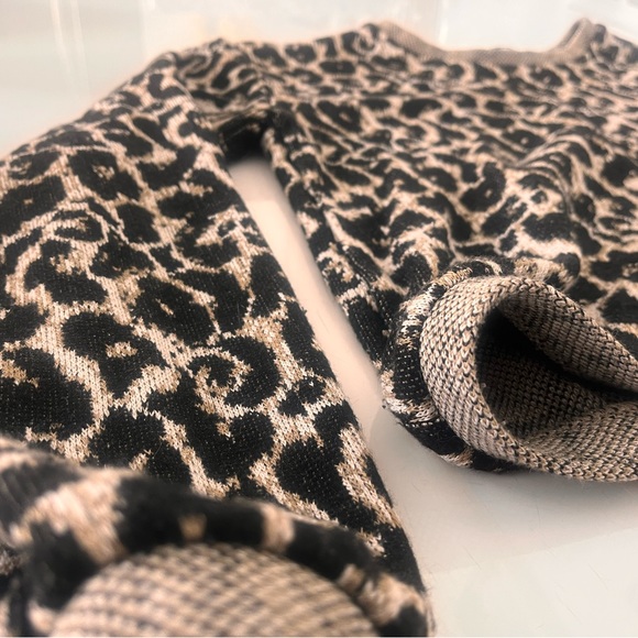 Animal Print Top long sleeved. - Picture 3 of 4